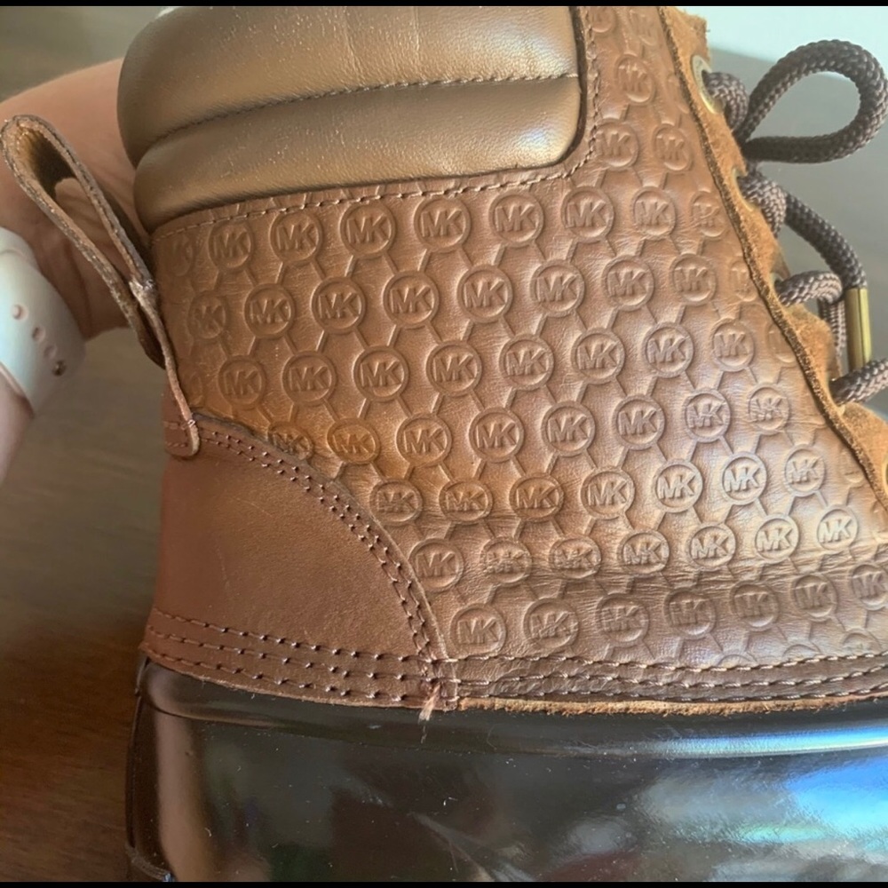 Michael Kors Easton Duck Boot Brown size 9